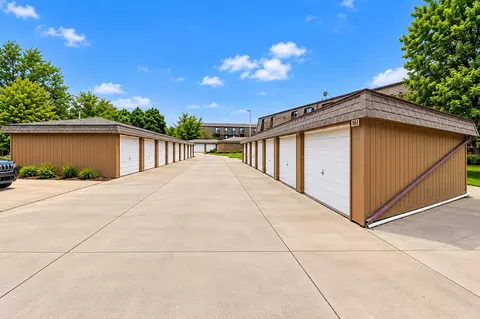 2206 Thunder Ridge Blvd, Cedar Falls, IA 50613
