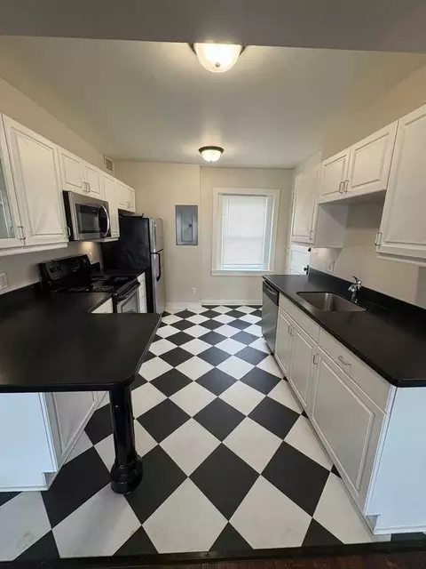 3918 Cass St, Omaha, NE 68131