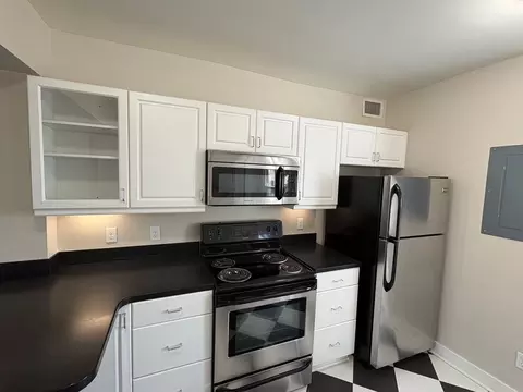 3918 Cass St, Omaha, NE 68131