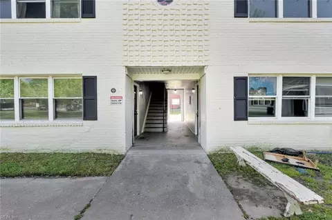 642 Dresden Dr, Newport News, VA 23601