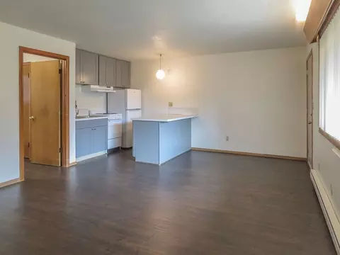 17920 SE Stark St, Portland, OR 97233