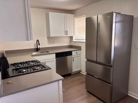 32 Mulsey St, Manchester, NH 03101