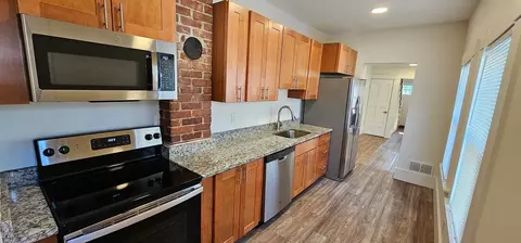 32 Mulsey St, Manchester, NH 03101