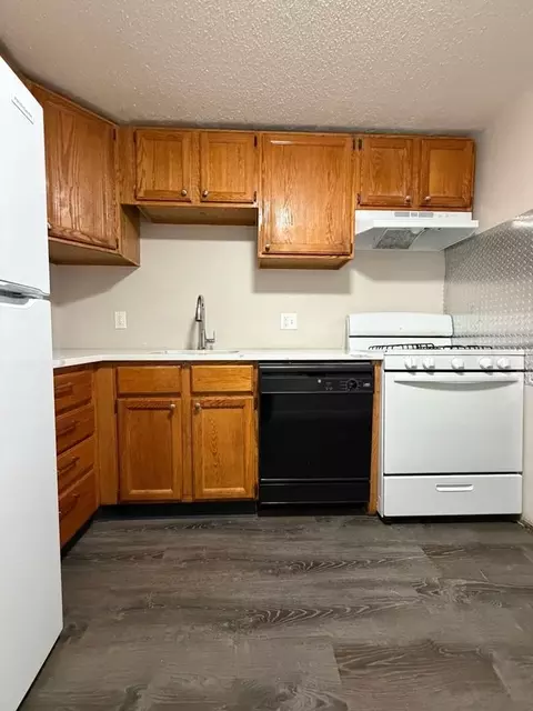 345 Hildreth St, Lowell, MA 01850