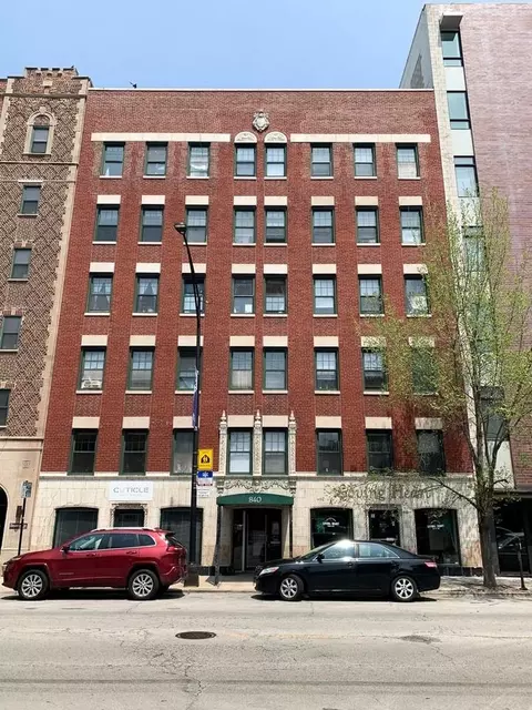 840 W Montrose Ave, Chicago, IL 60613