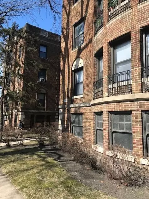 2554 W Estes Ave, Chicago, IL 60645