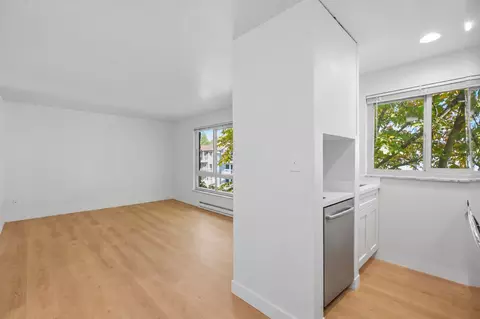 5247 15th Ave NE, Seattle, WA 98105