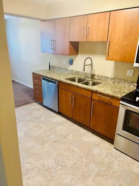 535 South 37th Street, Omaha, NE 68105