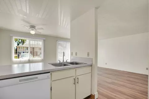 737 Manbrin Dr NE, Keizer, OR 97303
