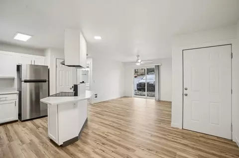 1025 W Main St, Hillsboro, OR 97123