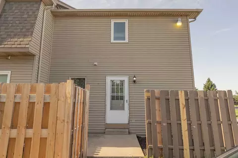317 Wrexham Ln, Maumee, OH 43537
