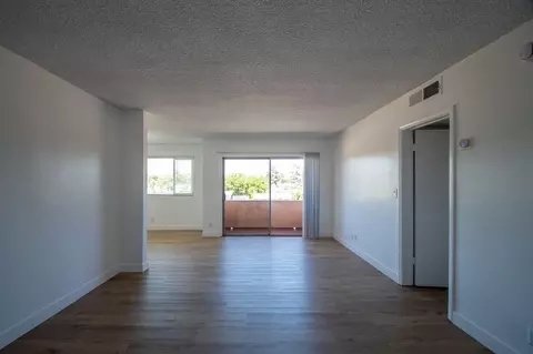 5036 Coldwater Canyon Ave, Los Angeles, CA 91423