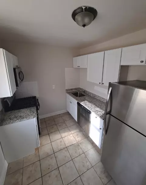 7526 S Colfax Ave, Chicago, IL 60649