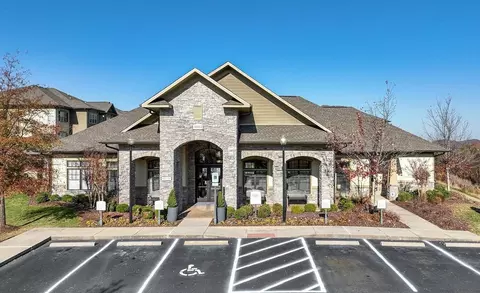 1084 W Oakland Ave, Johnson City, TN 37604 photo 2