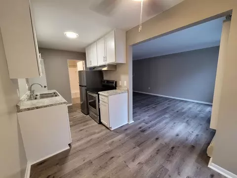 1365 Eustis St, Saint Paul, MN 55108