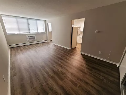 1365 Eustis St, Saint Paul, MN 55108