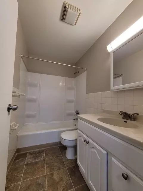1365 Eustis St, Saint Paul, MN 55108