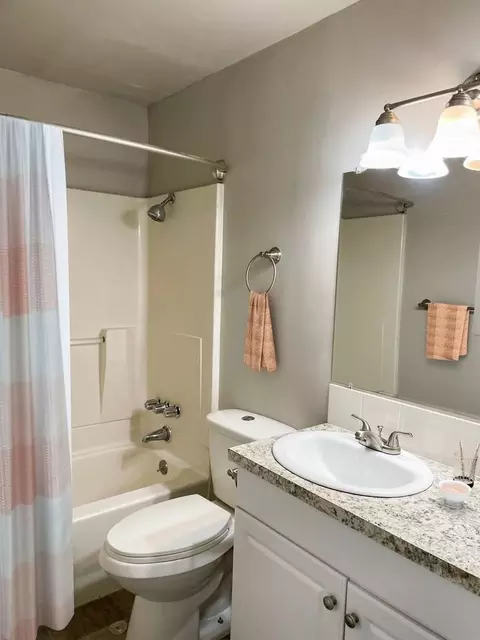 18125 96th Ave NE, Bothell, WA 98011