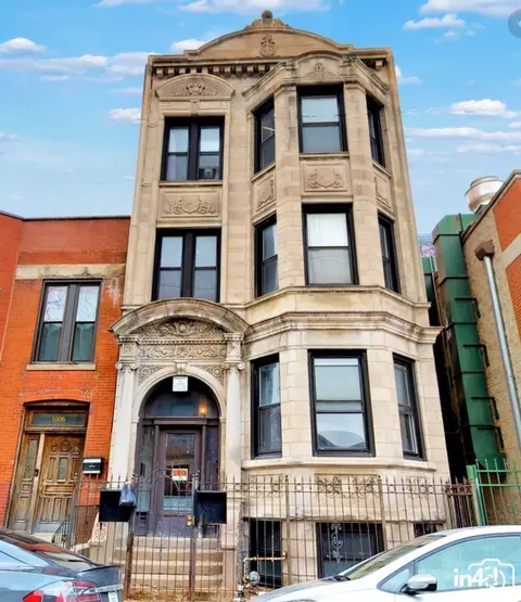 1004 S Oakley Blvd, Chicago, IL 60612