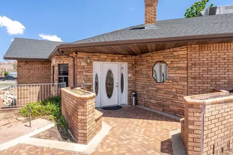 985 W Utah Ave, Hildale, UT 84784