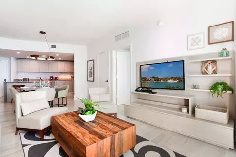 4111 S Ocean Dr, Hollywood, FL 33019