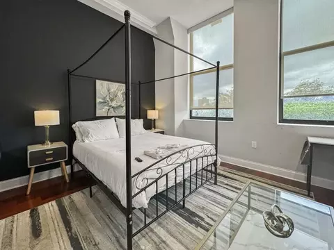 N 5th St, Philadelphia, PA 19106