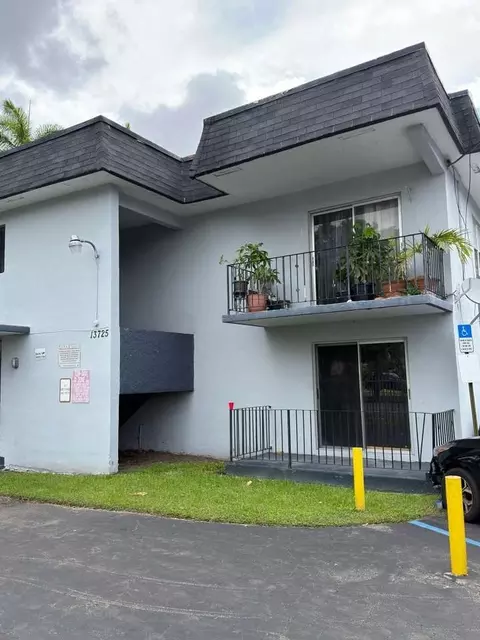13725 NE 3rd Ct, North Miami, FL 33161
