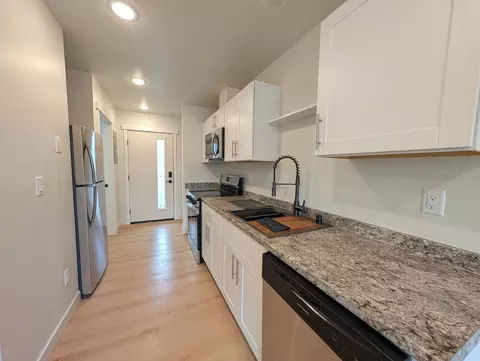 1013 Hooter Ln, Juneau, AK 99801