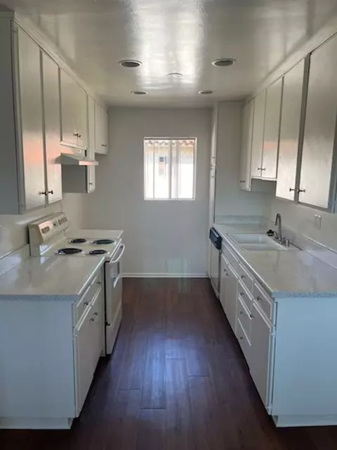 540 S La Veta Park Cir, Orange, CA 92868