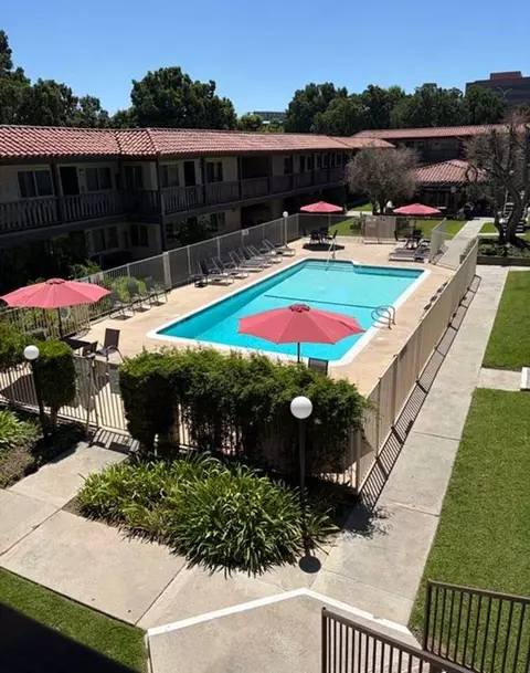 540 S La Veta Park Cir, Orange, CA 92868 photo 6