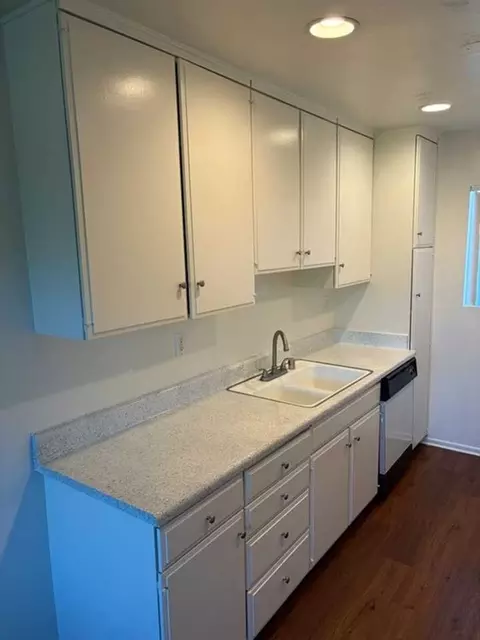 540 S La Veta Park Cir, Orange, CA 92868