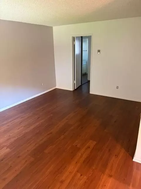 540 S La Veta Park Cir, Orange, CA 92868 photo 2