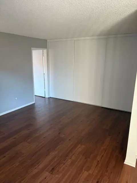 540 S La Veta Park Cir, Orange, CA 92868 photo 3
