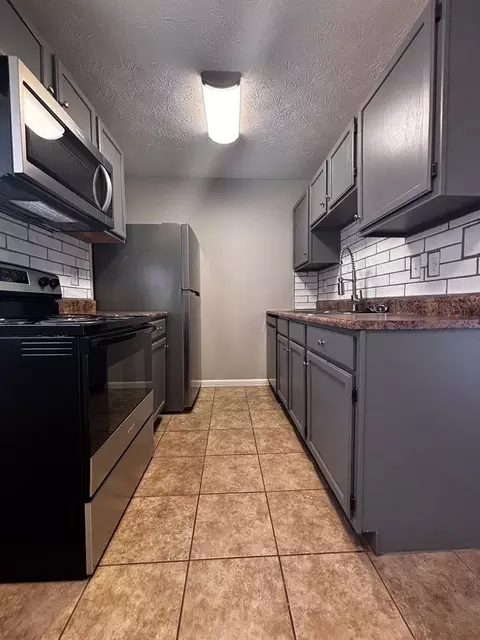 521 S Main St, Englewood, OH 45322