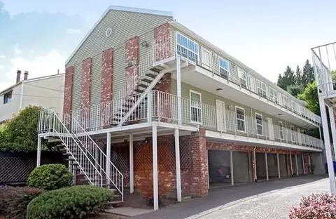 3803 3805 Se Cesar Chavez Blvd, Portland, OR 97202