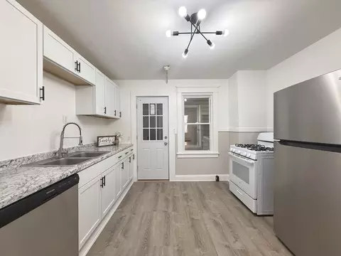 21 E Bartlett St, Westfield, MA 01085