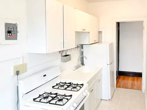 682 Grand Ave, Saint Paul, MN 55105