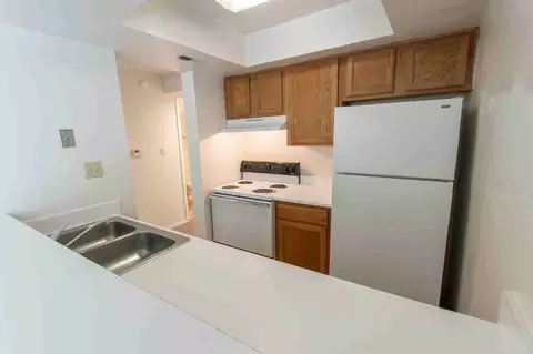 3530 Village Dr, Franklin, OH 45005