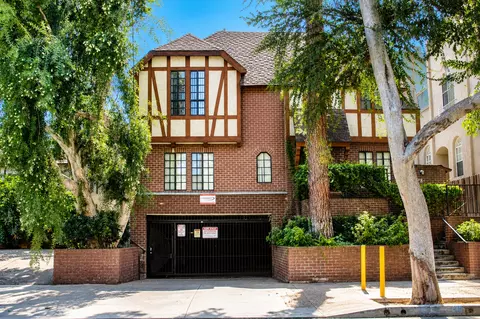 14228 Dickens St, Los Angeles, CA 91423