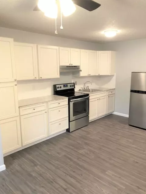 1102 Pine St NE, Salem, OR 97301