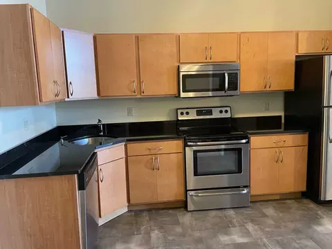 10 Manomet St, New Bedford, MA 02746