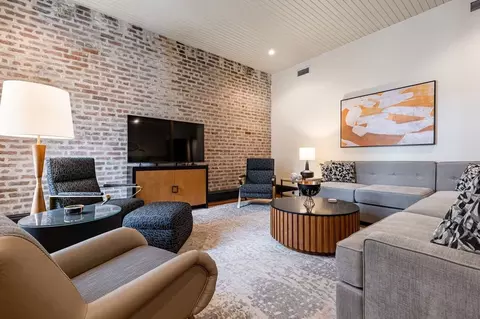 1011 Canal St, New Orleans, LA 70112