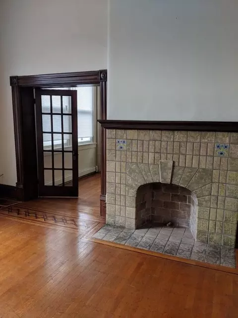 1382 S 1st St, Louisville, KY 40208