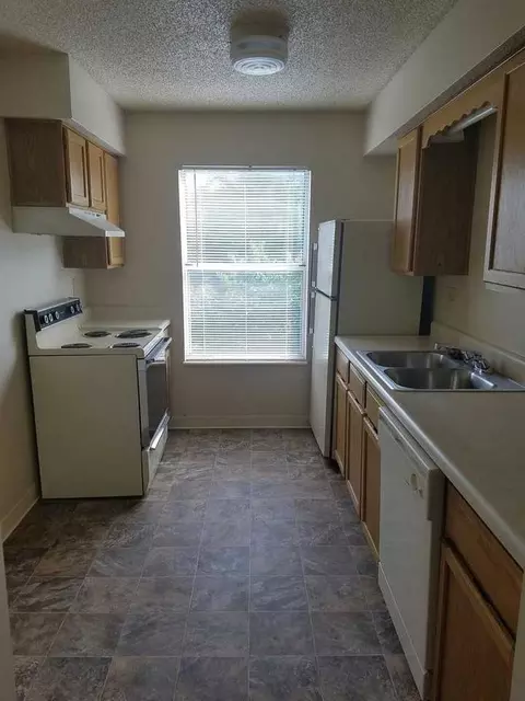 480 NE Windrose Dr, Kansas City, MO 64155