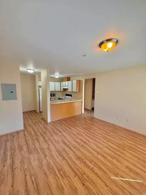 4236 7th Ave NE, Seattle, WA 98105