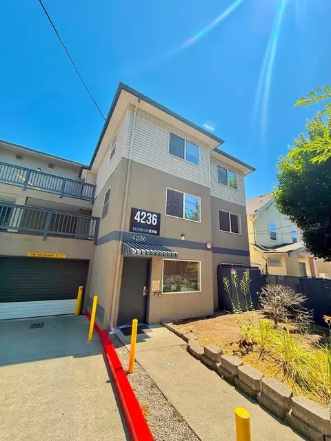 4236 7th Ave NE, Seattle, WA 98105