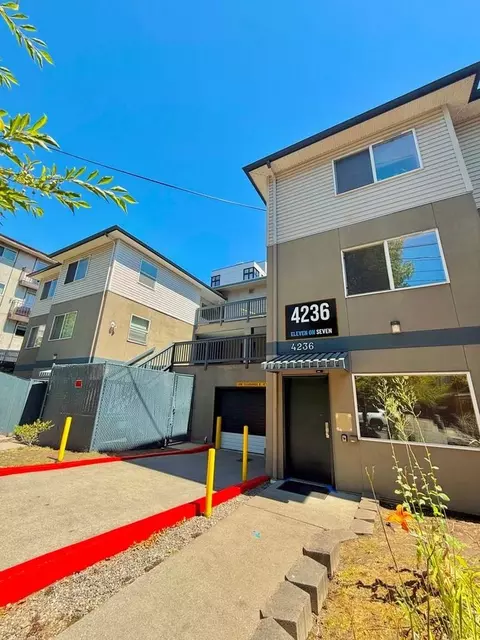 4236 7th Ave NE, Seattle, WA 98105