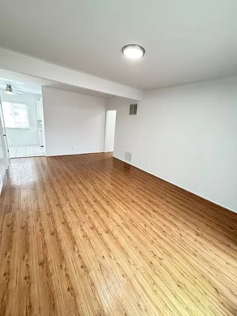 1863 10th St, Santa Monica, CA 90404