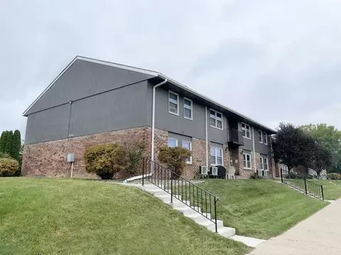 1041 State St, River Falls, WI 54022