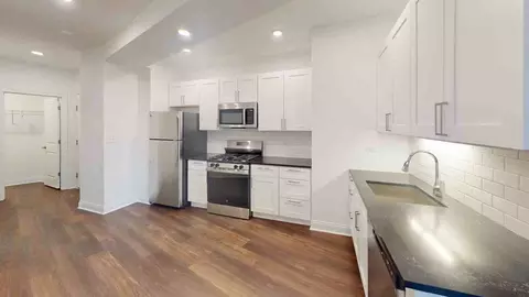 5242 S Hyde Park Blvd, Chicago, IL 60615